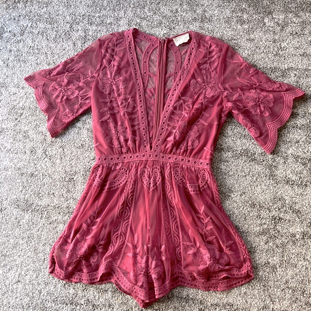 V Neck Crochet Romper, Vestique Size Small